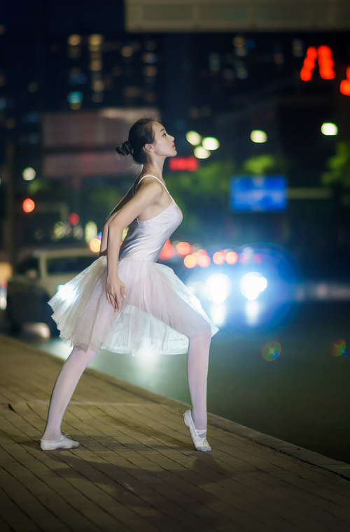 爱游戏app下载-兴隆湖上演轻艇马拉松巅峰对决，兴隆湖水上运动中心