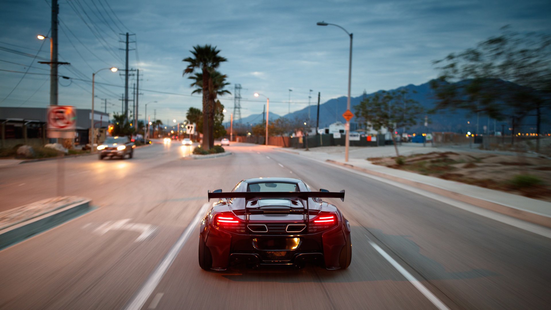 爱游戏综合娱乐-中国男篮外线火力回暖进攻效率显著提升，中国男篮历经28小时抵达赛区