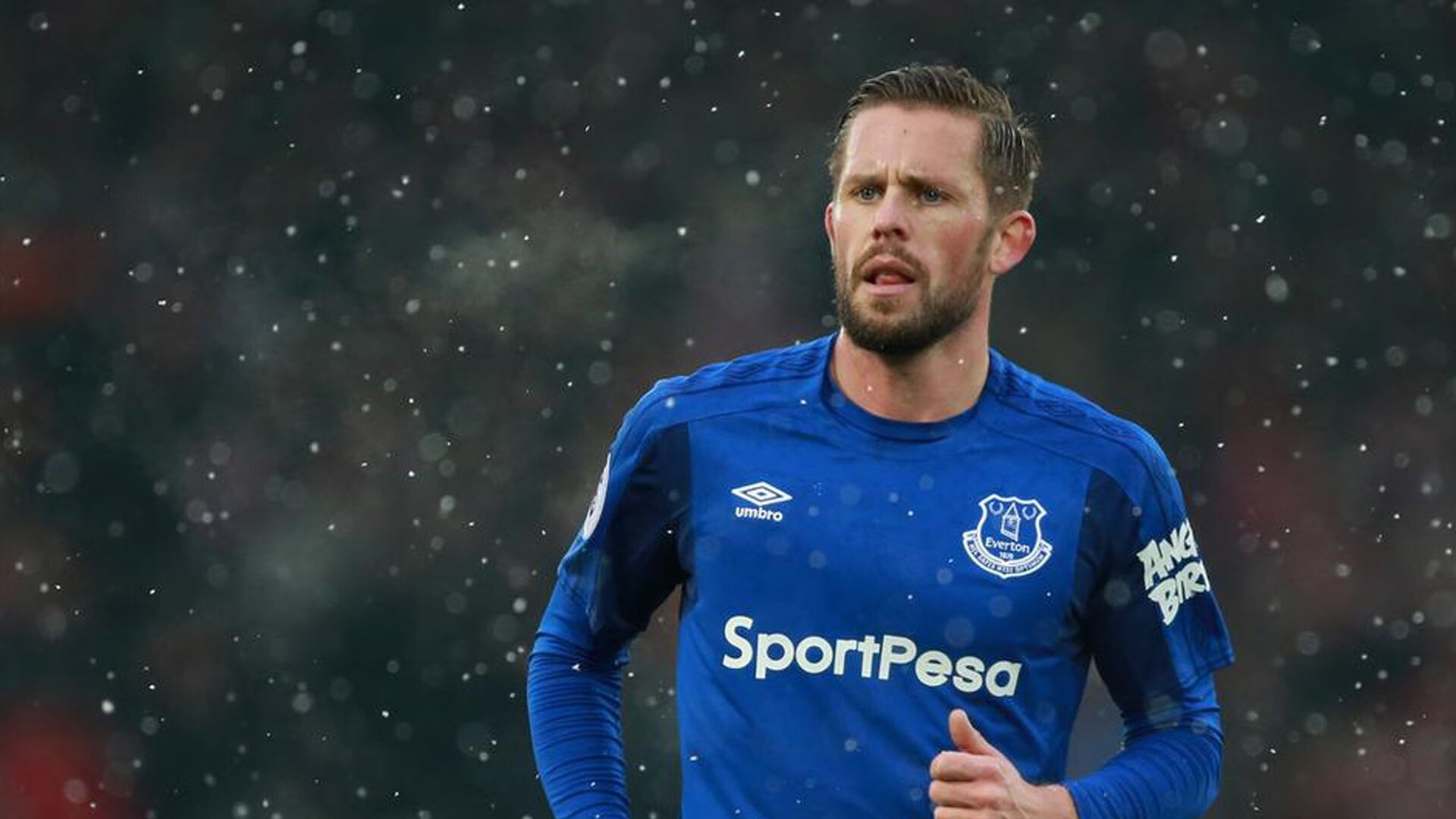 骑士训练结束后球员集体志愿清洁球馆,骑士队人员